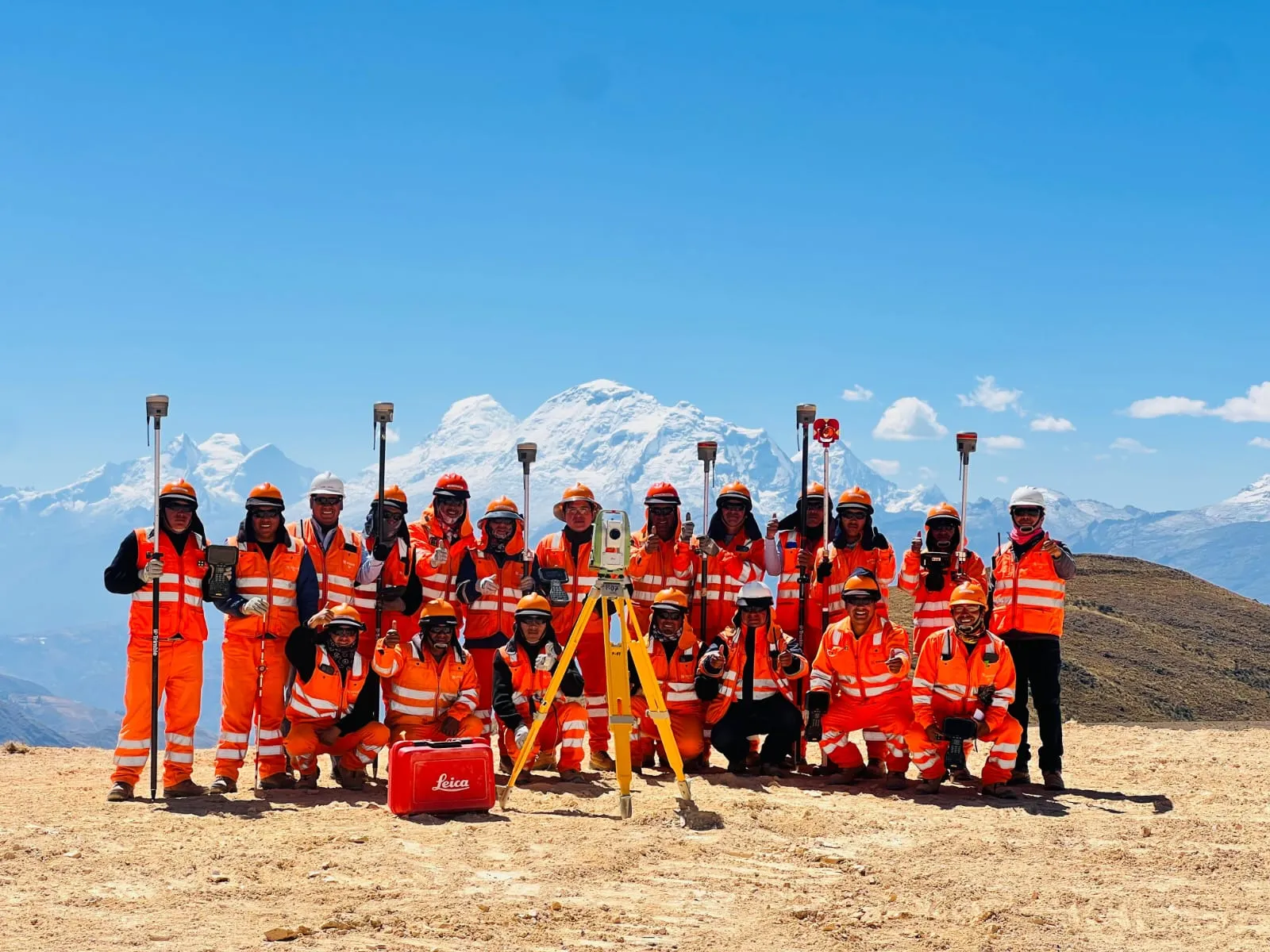 Topografía de precisión y geodesia aplicada con receptores GNSS y estaciones totales en obra de infraestructura